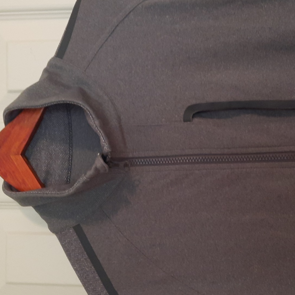 Men's workout jacket. - Picture 2 of 6
